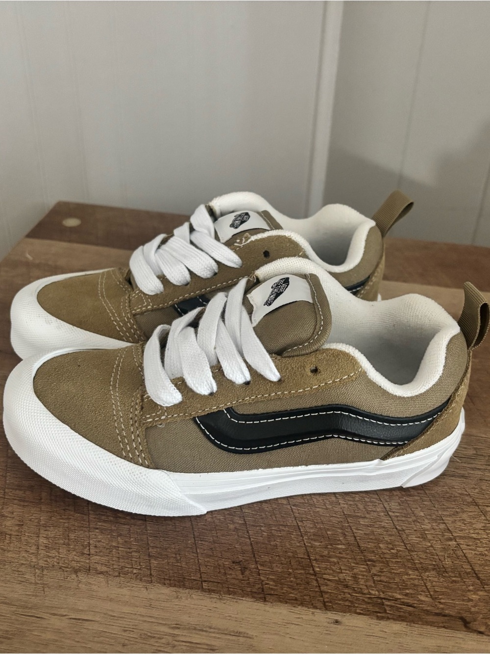Vans Kids Canvas Knu Skool Sneakers in army green with Black Stripe Boys Size 1